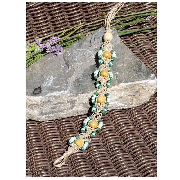Green Tone Beaded Hand-crafted Hemp Bracelet - Picture 6 of 7